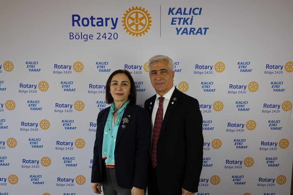 Ali Gür ve eşi Nazlı
